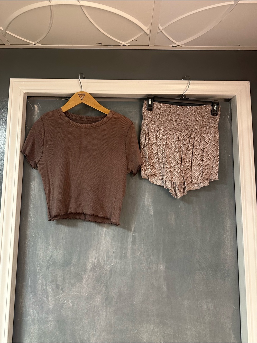 American Eagle Outfitters Brown Ribbed Crop Top & Smocked Shorts Set - Picture 1 of 2